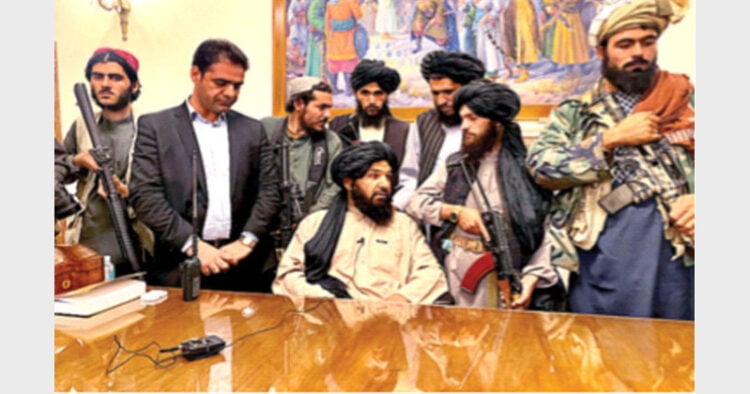काबुल में राष्ट्रपति भवन में काबिज तालिबानी
