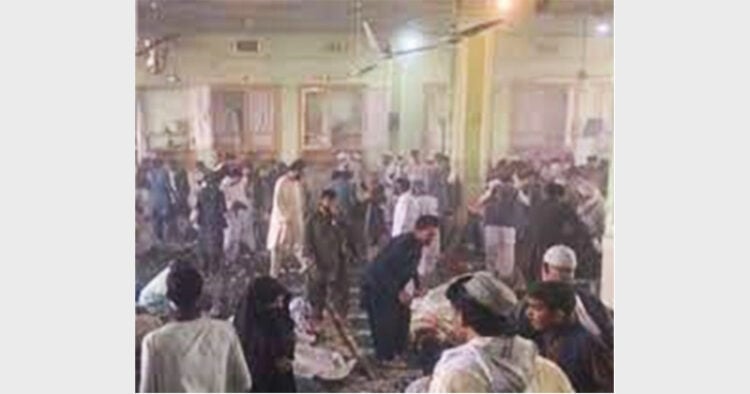 कंधार में फिदायीन हमले के बाद मस्जिद के अंदर का दृश्य