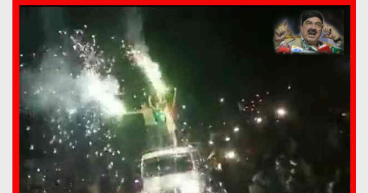 गाड़ियों की छत पर खड़े होकर जीत का जश्न मनाते हुए पाकिस्तानी। (प्रकोष्ठ में) शेख रशीद