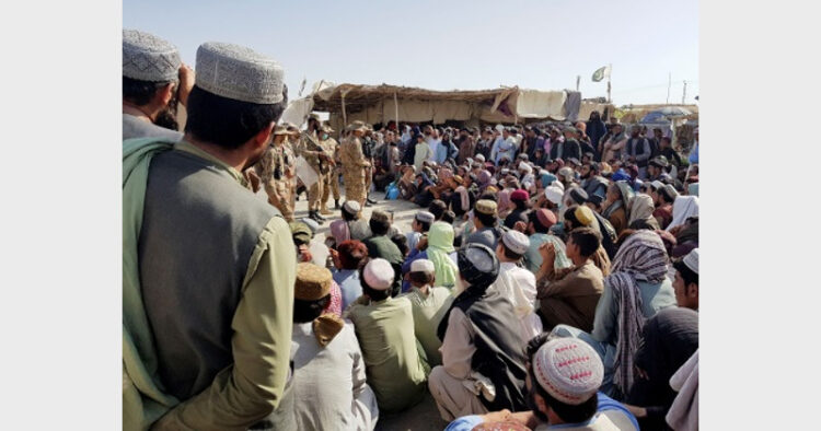 पाकिस्तान—अफगानिस्तान सीमा पर इकट्ठे हुए विस्थापित अफगानी