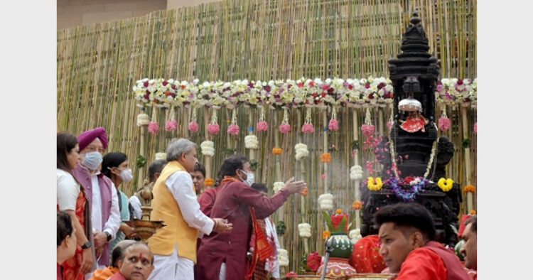 माता अन्नपूर्णा की पूजा करते केंद्रीय मंत्री जी किशन रेड्डी।