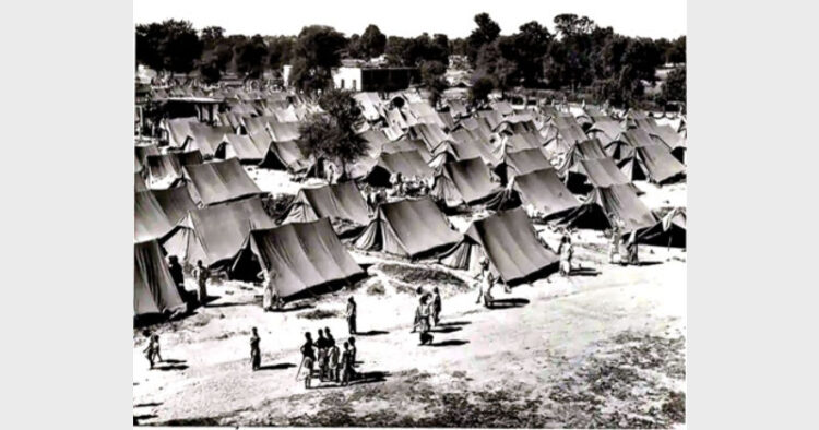 1947 में किंग्जवे कैंप, दिल्ली का एक दृश्य। यहां उन दिनों लगभग 3,00,000 हिंदू शरणार्थी रह रहे थे।