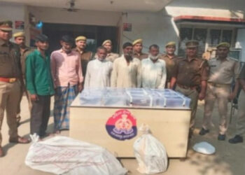 पुलिस गिरफ्त में आरोपी और बरामद सामग्री