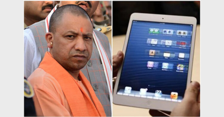 निशुल्क स्मार्टफोन और टैबलेट का वितरण करते हुए योगी मुख्यमंत्री आदित्यनाथ