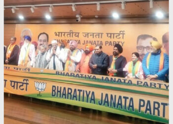 कांग्रेस विधायक फतेहजंग सिंह बाजवा और बलविंदर सिंह लाडी को मंगलवार को भाजपा की सदस्‍यता दिलाई गई