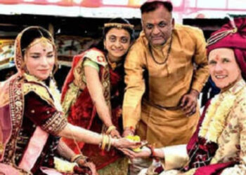 क्रिस मूलर और जूलिया उख्‍वाकातिना ने हिंदू रीति-रिवाज से परिणय सूत्र में बंधे।