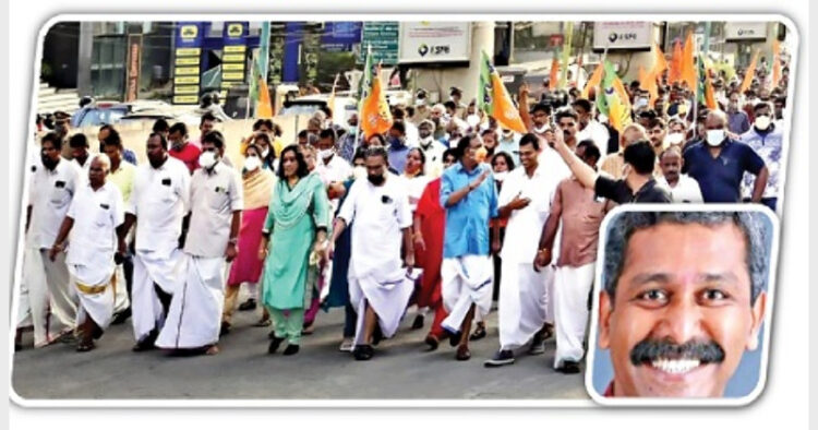केरल में भाजपा ओबीसी मोर्चा के राज्य सचिव रंजीत श्रीनिवासन (प्रकोष्ठ में) की हत्या का आरोप इस्लामी कट्टवादी एसडीपीआई कार्यकर्ताओं पर लग रहा है।