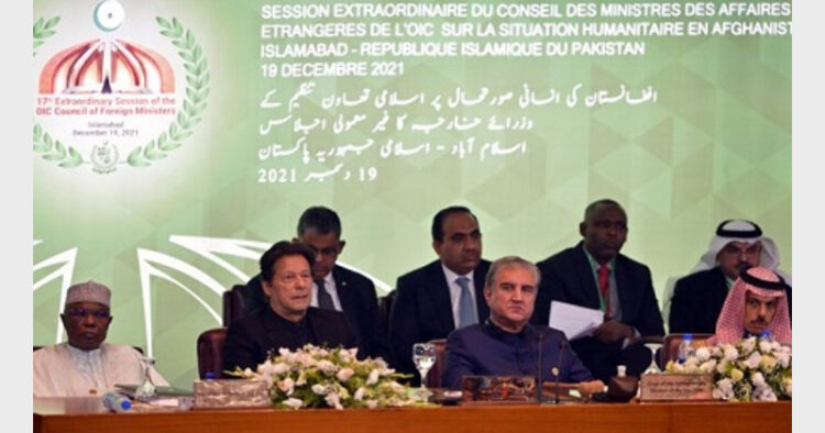 ओआईसी की बैठक में प्रधानमंत्री इमरान खान, विदेश मंत्री शाह महमूद कुरैशी व अन्य
