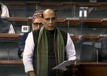 सीडीएस बिपिन रावत के हेलीकॉप्टर हादसे की सदन में जानकारी देते रक्षामंत्री राजनाथ सिंह