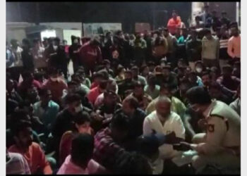 महाराष्‍ट्र से सीमा विवाद को लेकर कर्नाटक में हिंसा के बाद कर्फ्यू लगा दिया गया है।