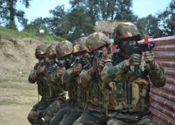 अभ्यास करते सेना के जवान (फोटो साभार- चिनार कॉर्प्स , भारतीय सेना)
