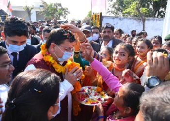 जनता के बीच मुख्यमंत्री पुष्कर सिंह धामी