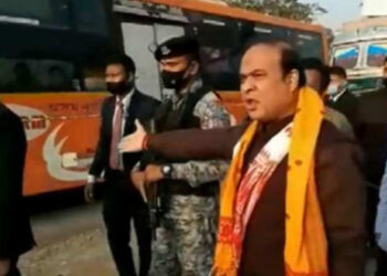 कुछ दिनों पहले काफिले के दौरान यातायात रोके जाने पर मुख्यमंत्री हिमंत बिस्व सरमा ने गहरी नाराजगी प्रकट की थी।