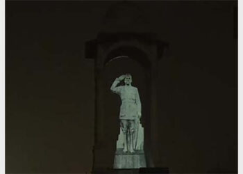 नेताजी सुभाष चंद्र बोस की होलोग्राम प्रतिमा