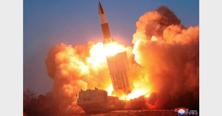 उत्तर कोरिया में मिसाइल का परीक्षण