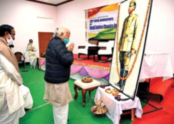 कार्यक्रम में नेताजी को श्रद्धांजलि देते श्री मोहनराव भागवत