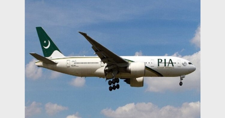 पाकिस्तान इंटरनेशनल एयरलाइंस के एक विमान (उड़ान संख्या पीके-9754)