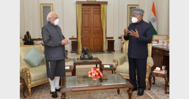 राष्ट्रपति श्री रामनाथ कोविंद से मुलाकात करते प्रधानमंत्री श्री नरेंद्र मोदी