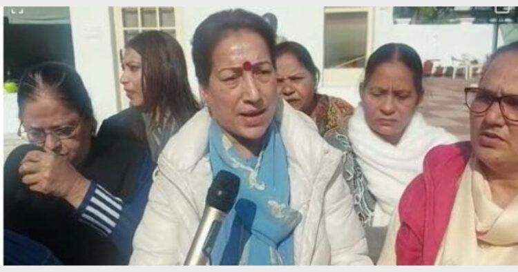 पंजाब महिला कांग्रेस ने चुनाव में महिलाओं को टिकट नहीं देने पर नाराजगी जताई है।