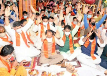 पूजा करते हुए सीएम शिवराज सिंह चौहान और अन्य