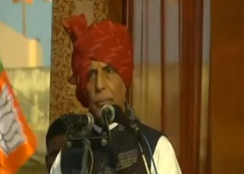 जनसभा को संबोधित करते केन्द्रीय रक्षा मंत्री राजनाथ सिंह