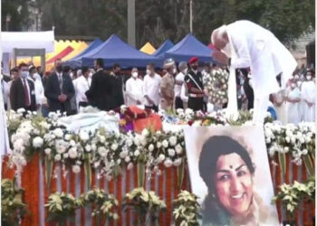 भारत रत्न स्वर कोकिला लता मंगेशकर को श्रद्धांजलि देने पहुंचे पीएम मोदी