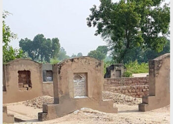इस तरह तोड़ डाली गईं अहमदिया समुदाय की कब्रें