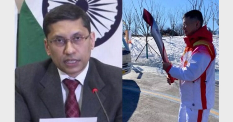विदेश मंत्रालय के प्रवक्ता अरिंदम बागची (बाएं) और बीजिंग ओलंपिक की मशाल थामे फैबाओ (दाएं)