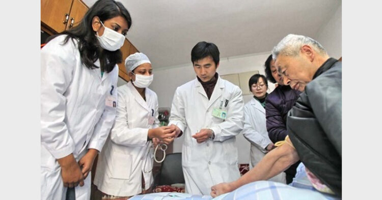 चीन में बड़ी संख्या में मेडिकल की पढ़ाई कर रहे हैं भारतीय छात्र (फाइल चित्र)