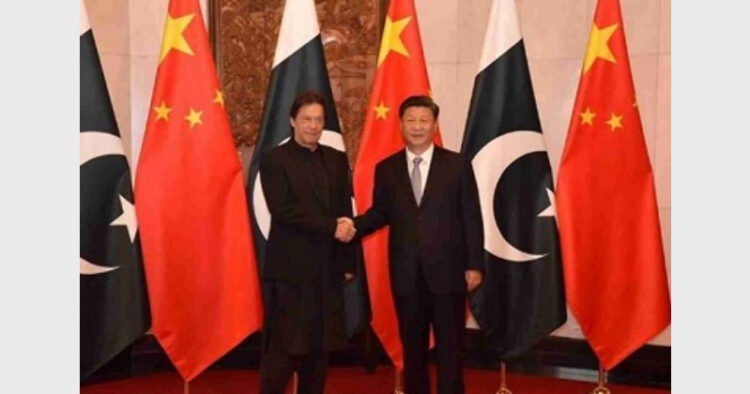फाइल फोटो - पाक पीएम इमरान खान और चीन के राष्ट्रपति शी जिनपिंग
