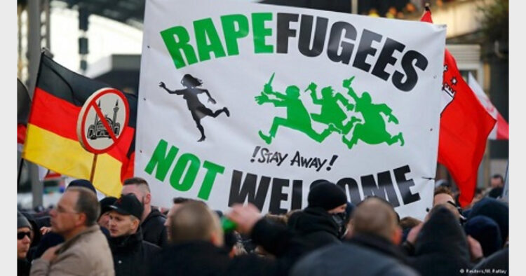 जर्मनी के नागरिक 'कट्टर इस्लामवादी शरणार्थियों' के विरुद्ध लगातार प्रदर्शन करते आ रहे हैं