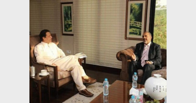 नजीर अहमद पाकिस्‍तानी प्रधानमंत्री इमरान खान का खास दोस्‍त है।