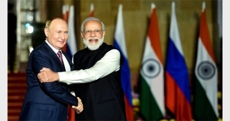 प्रधानमंत्री श्री नरेंद्र मोदी और रूस के राष्ट्रपति व्लादिमीर पुतिन (फाइल फोटो)