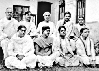 बोस इंस्टीट्यूट में 1928 में सर जे.सी. बसु अपने शिष्यों के साथ। पीछे की पंक्ति में बाएं से एनसी नाग, जेसी घोष, जेसी बसु, मेघनाथ साहा, सामने की पंक्ति में एनआर सेन, जेएन मुखर्जी, सत्येंद्रनाथ बोस, डीएम बोस