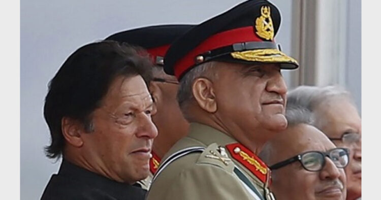इमरान खान और जनरल बाजवा में सब ठीक नहीं चल रहा