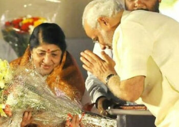 लता मंगेशकर और पीएम श्री नरेंद्र मोदी ( फाइल फोटो )