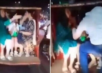 लाहौर में अपने परिवार के साथ एक रिक्शा में बैठी लड़की से दुर्व्यवहार करता लड़का (फाइल चित्र)