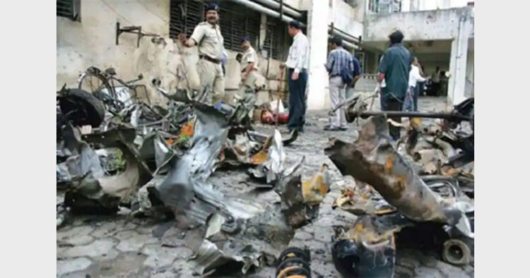 अमदाबाद में हुए बम धमाकों में 56 लोगों की हुई थी मौत