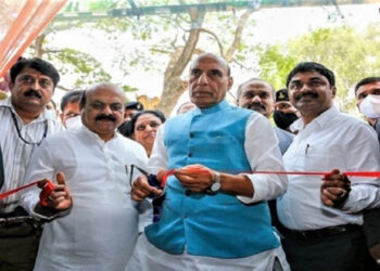 डीआरडीओ द्वारा निर्मित इमारत का उद्घाटन करते रक्षा मंत्री राजनाथ सिंह