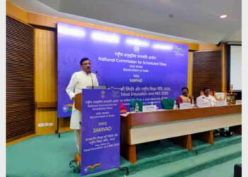 सेमिनार में अपने विचार रखते राष्ट्रीय अनुसूचित जनजाति आयोग के अध्यक्ष हर्ष चौहान