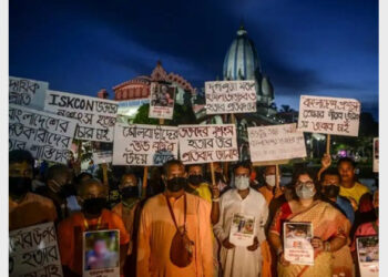 बांग्लादेश में हिन्दुओं पर अत्याचारों के विरुद्ध रैली निकालते इस्कॉन भक्त (फाइल चित्र)