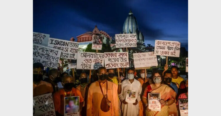 बांग्लादेश में हिन्दुओं पर अत्याचारों के विरुद्ध रैली निकालते इस्कॉन भक्त (फाइल चित्र)