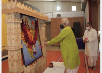 राष्ट्रीय स्वयंसेवक संघ की अखिल भारतीय प्रतिनिधि सभा की बैठक कर्णावती में शुरू हो गई है। भारत माता को नमन करते सरसंघचालक डॉ. मोहन भागवत।