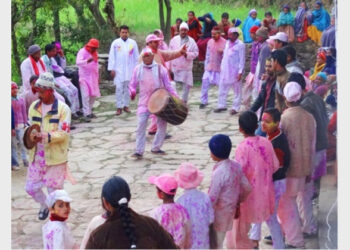 उत्तराखंड की खड़ी होली का एक दृश्य