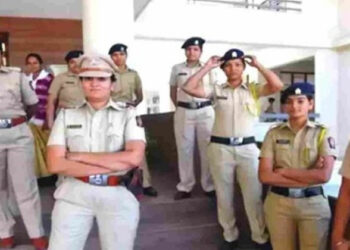 मुंबई में महिला पुलिसकर्मियों के काम के घंटे कम कर उन्‍हें महिला दिवस पर उपहार दिया गया है