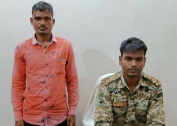 उप पुलिस अधीक्षक के समक्ष सरेंडर नक्सली वेट्टी हड़मा