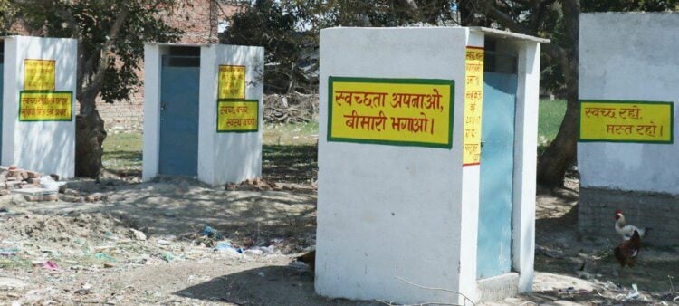 स्वच्छ भारत मिशन योजना के अंतर्गत बने शौचालय, फाइल चित्र