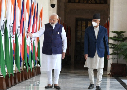 नई दिल्ली में प्रधानमंत्री नरेन्द्र मोदी के साथ नेपाल के प्रधानमंत्री शेरबहादुर देउबा