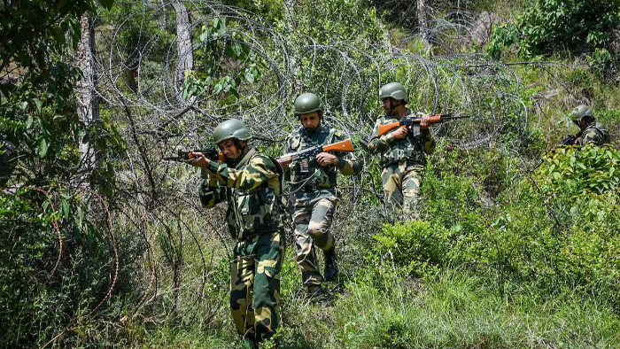 Attempt to infiltrate Jammu and Kashmir, 300 terrorists present at launch pads across the border

 TOU
