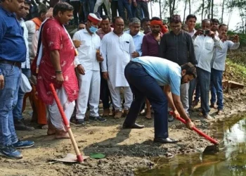 गोमती नदी की सफाई कार्य